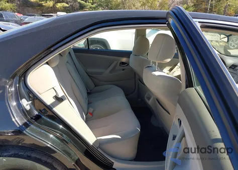 2011 Toyota Camry Le z USA, uszkodzony, nr VIN 4T4BF3EK9BR128933